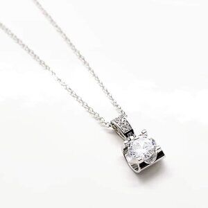 New Elegant 8 mm White Sapphire Pendant Necklace